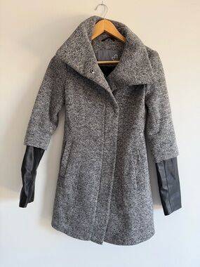 SEARS Grey Knit Coat w/ Faux Leather Sleeves | Zip Front | XS (0–2)